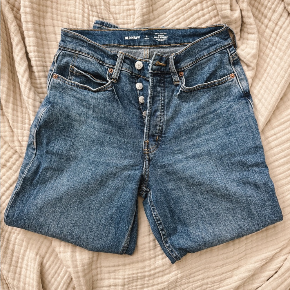 8P Old Navy Extra High-Rise Curvy Sky-Hi Straight jeans